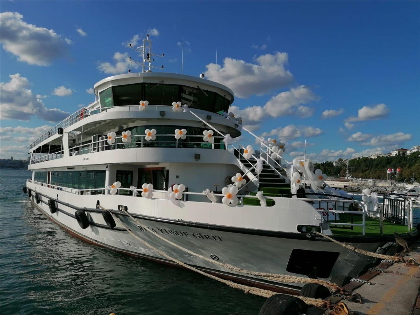 Boat Tours and Events 4