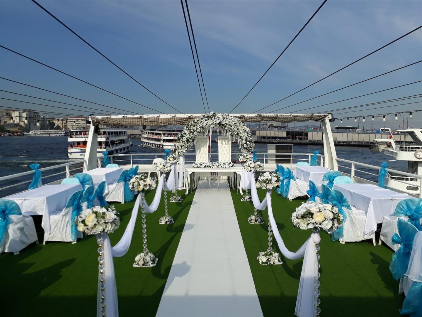 Wedding on boat 5